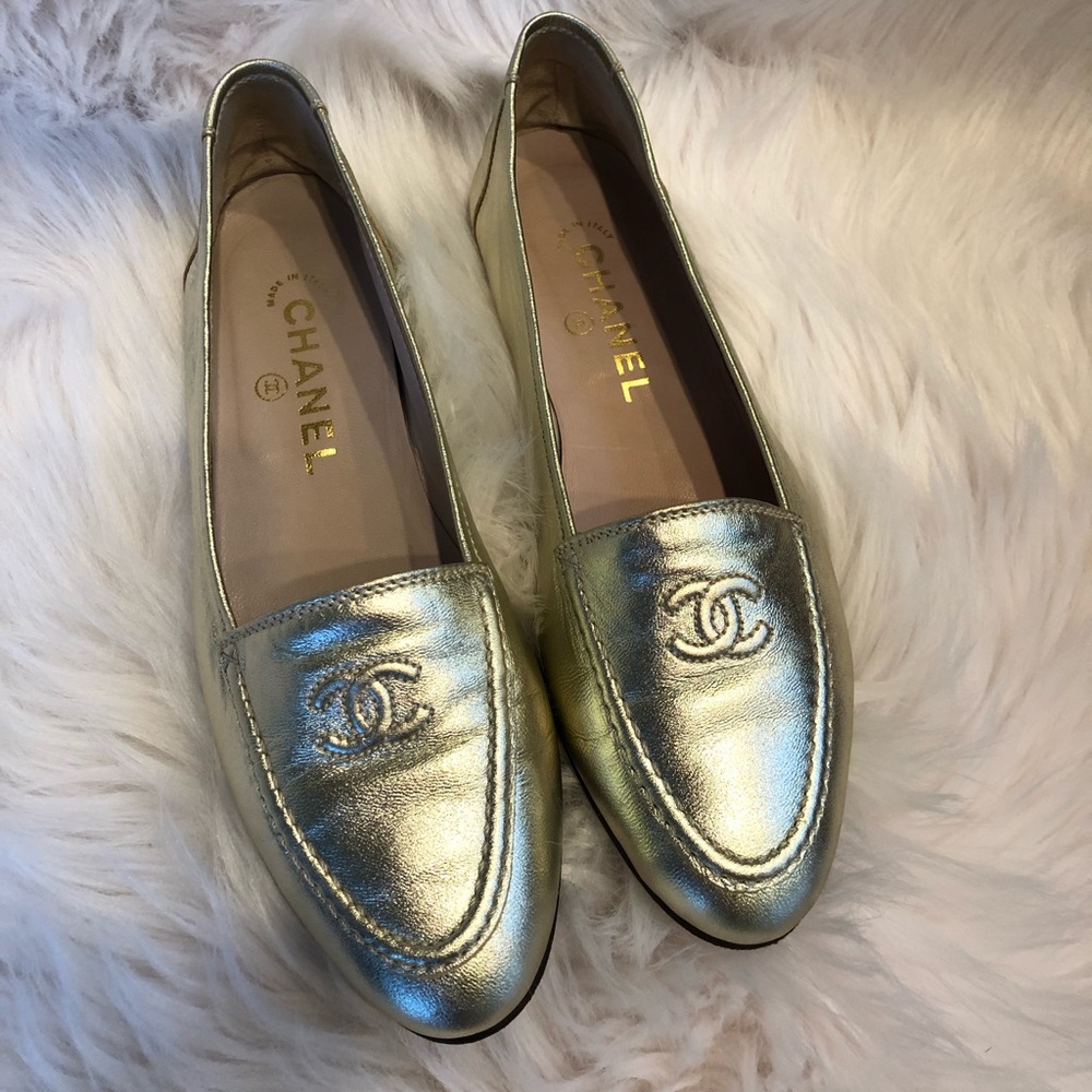 Authentic Chanel metallic flats size 38.5